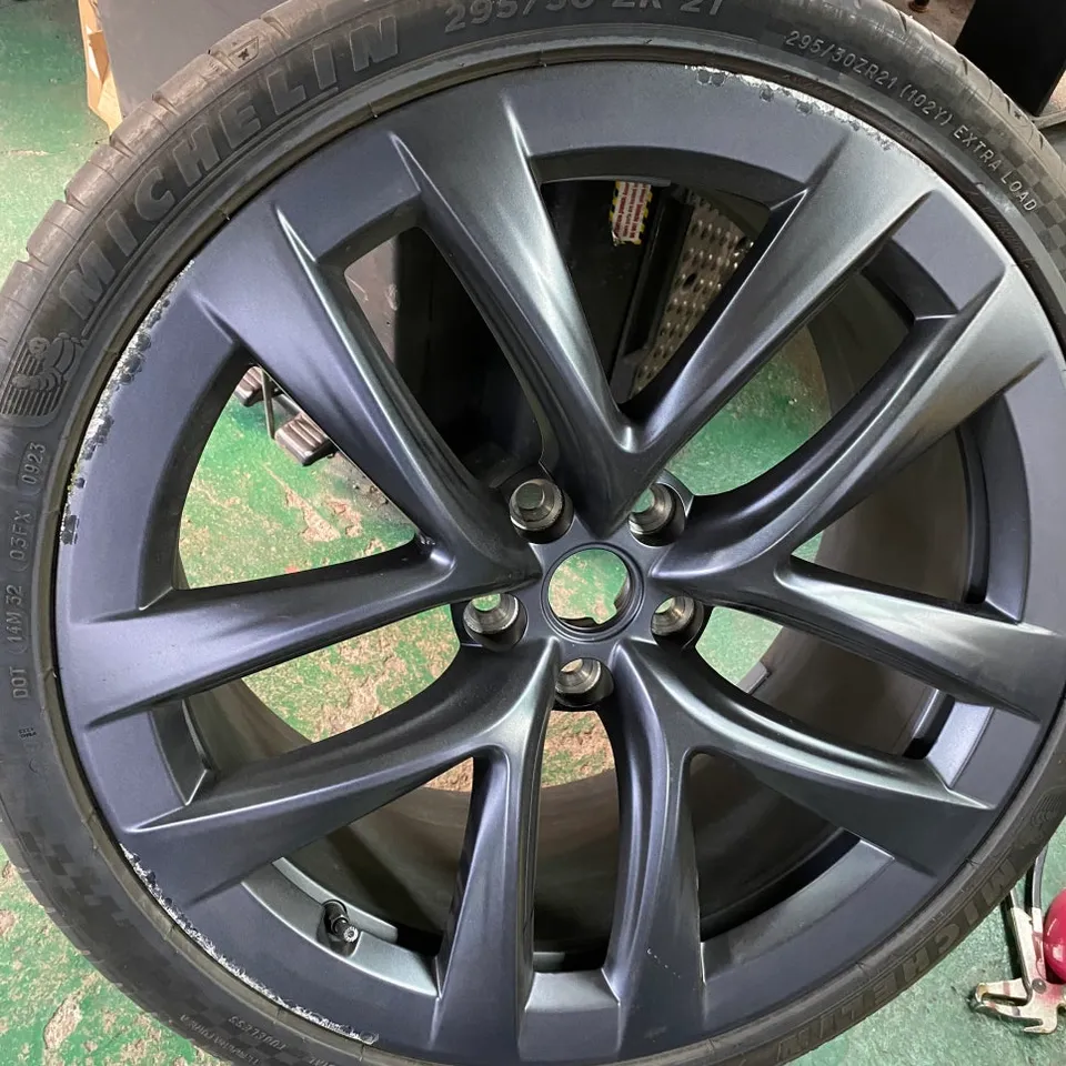 Teslaのホイールリペア・塗装事例 施工写真 4-1