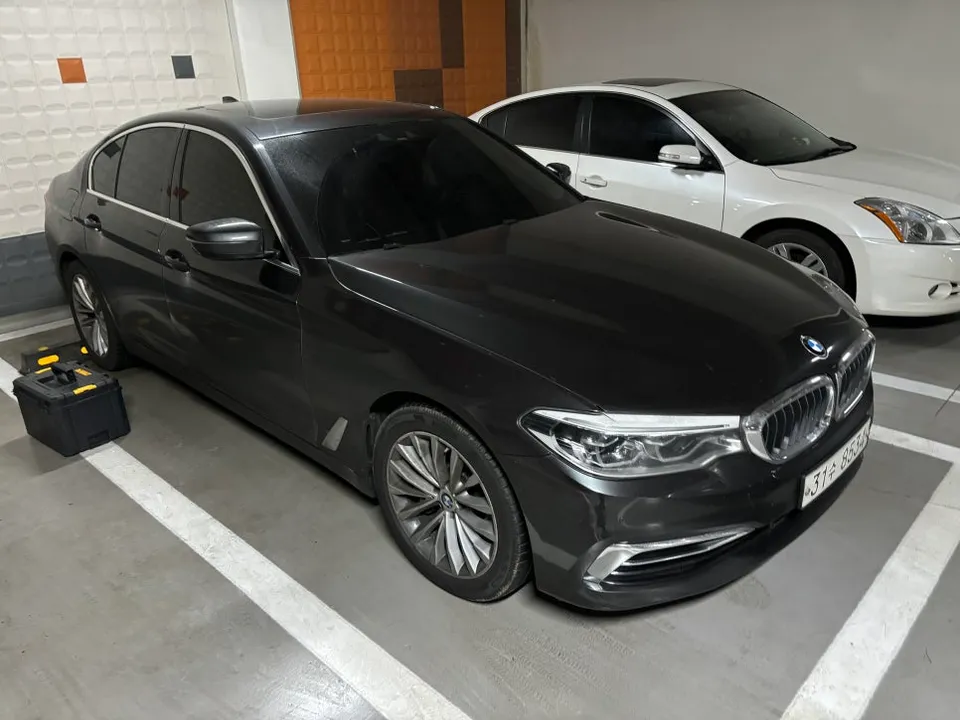 BMW 5 Series G30のドライブレコーダー取付事例 写真