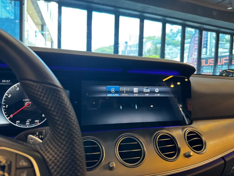 Mercedes-Benz E-Class W213 android head unit - Mercedes-Benz E-Class W213 Android Head Unit Review — Touchscreen photo 3