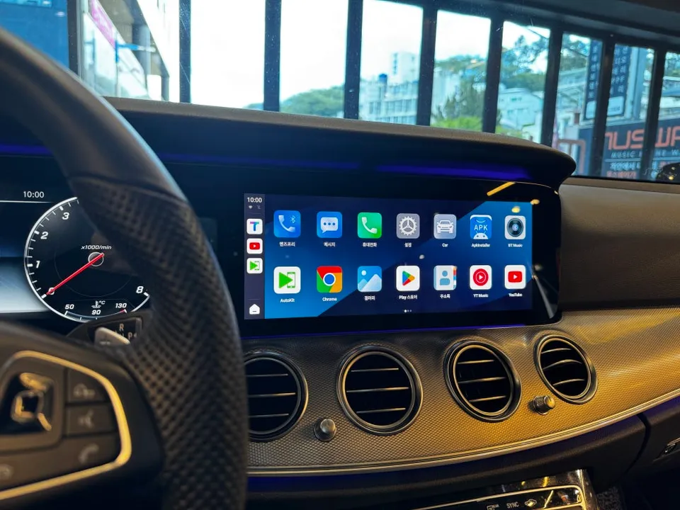 Mercedes-Benz E-Class W213 android head unit - Mercedes-Benz E-Class W213 Android Head Unit Review — Touchscreen photo 4