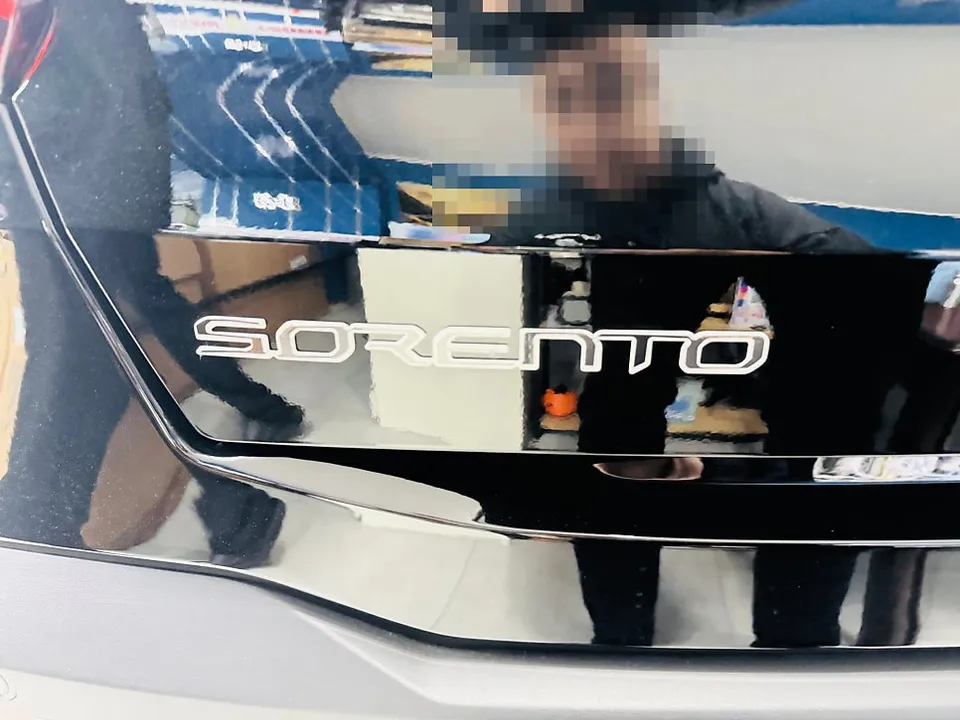 Kia Sorentoのカーラッピング事例｜費用目安・仕上がり 施工写真 3-1