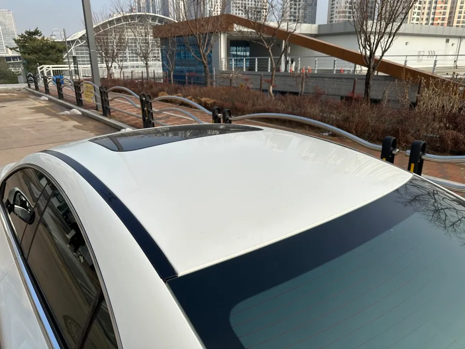 Mercedes-Benz CLSのカーラッピング事例 施工写真 1-2