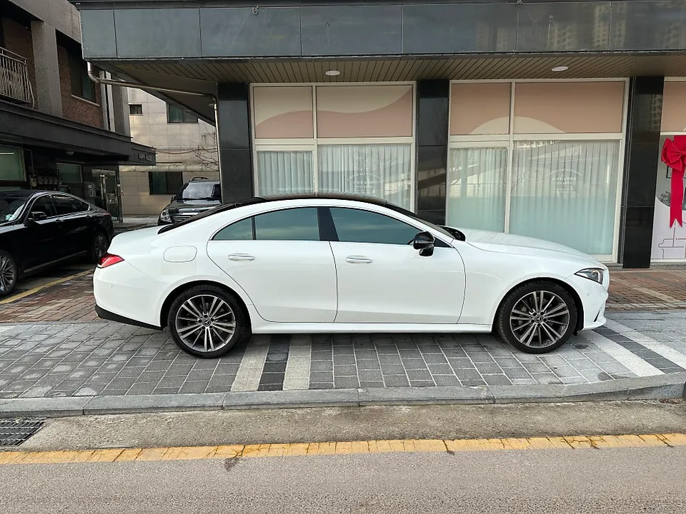 Mercedes-Benz CLSのカーラッピング事例 施工写真 1-3