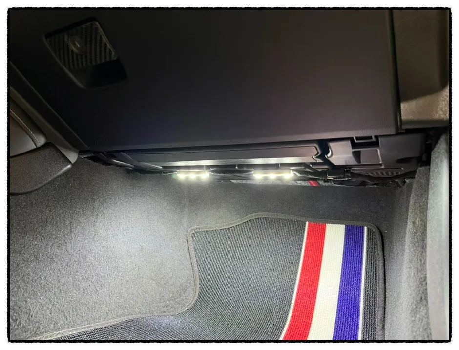 Chevrolet Camaroのドラレコ取付事例|韓国での施工 施工写真 2-2