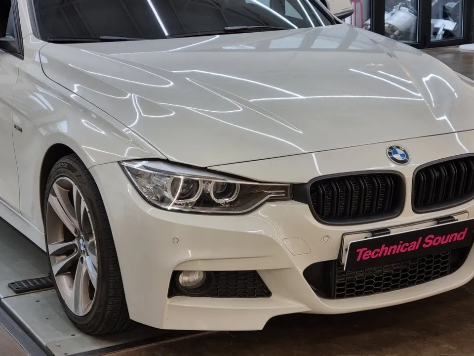 BMW 3 Series F30のカーオーディオ施工事例 施工写真 1-1
