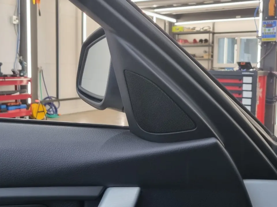 BMW 3 Series F30のカーオーディオ施工事例 施工写真 4-1