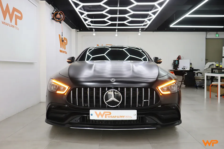 Mercedes-Benz AMG GT 43のカーラッピング事例｜サテンダークグレー 施工写真 3-3