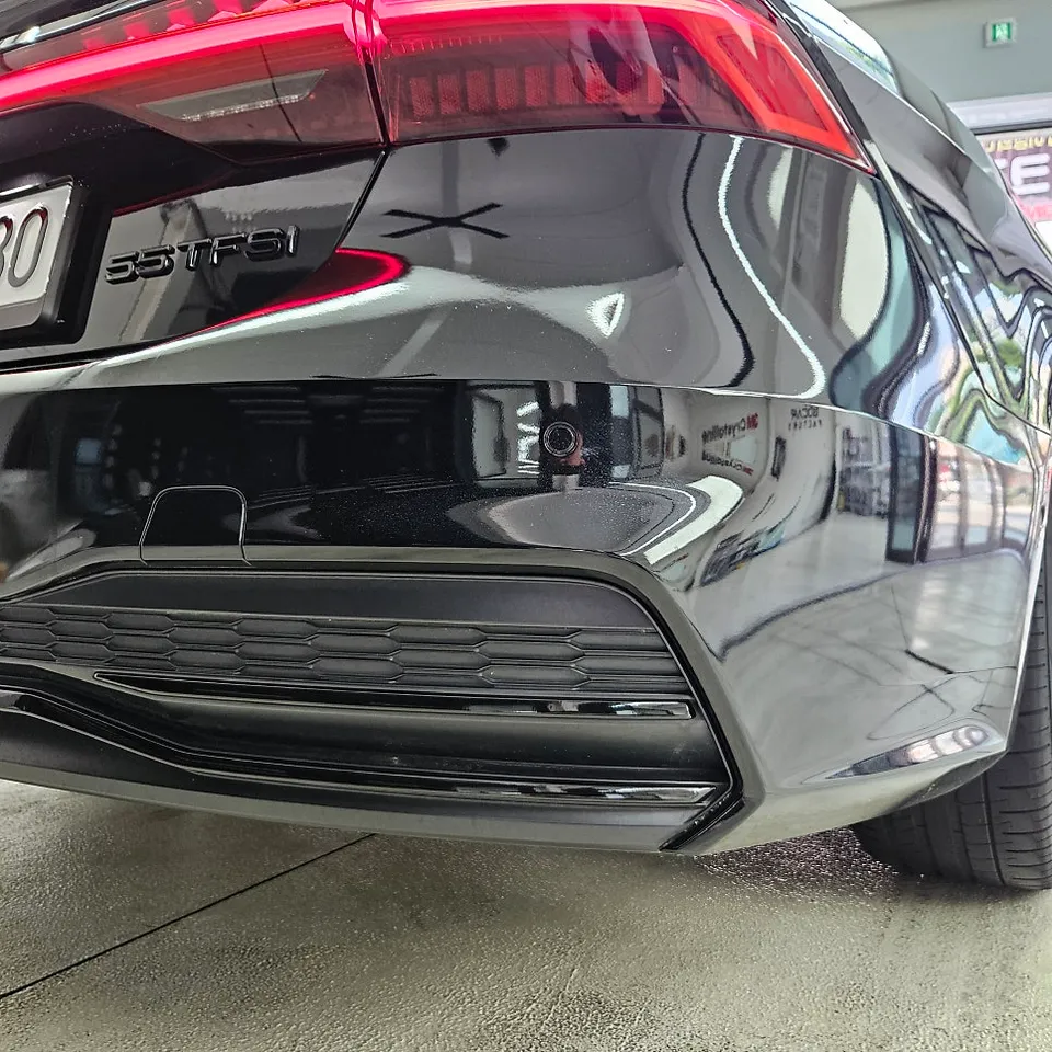 Audi A7のカーラッピング事例|クロームブラック化で印象激変 施工写真 2-2