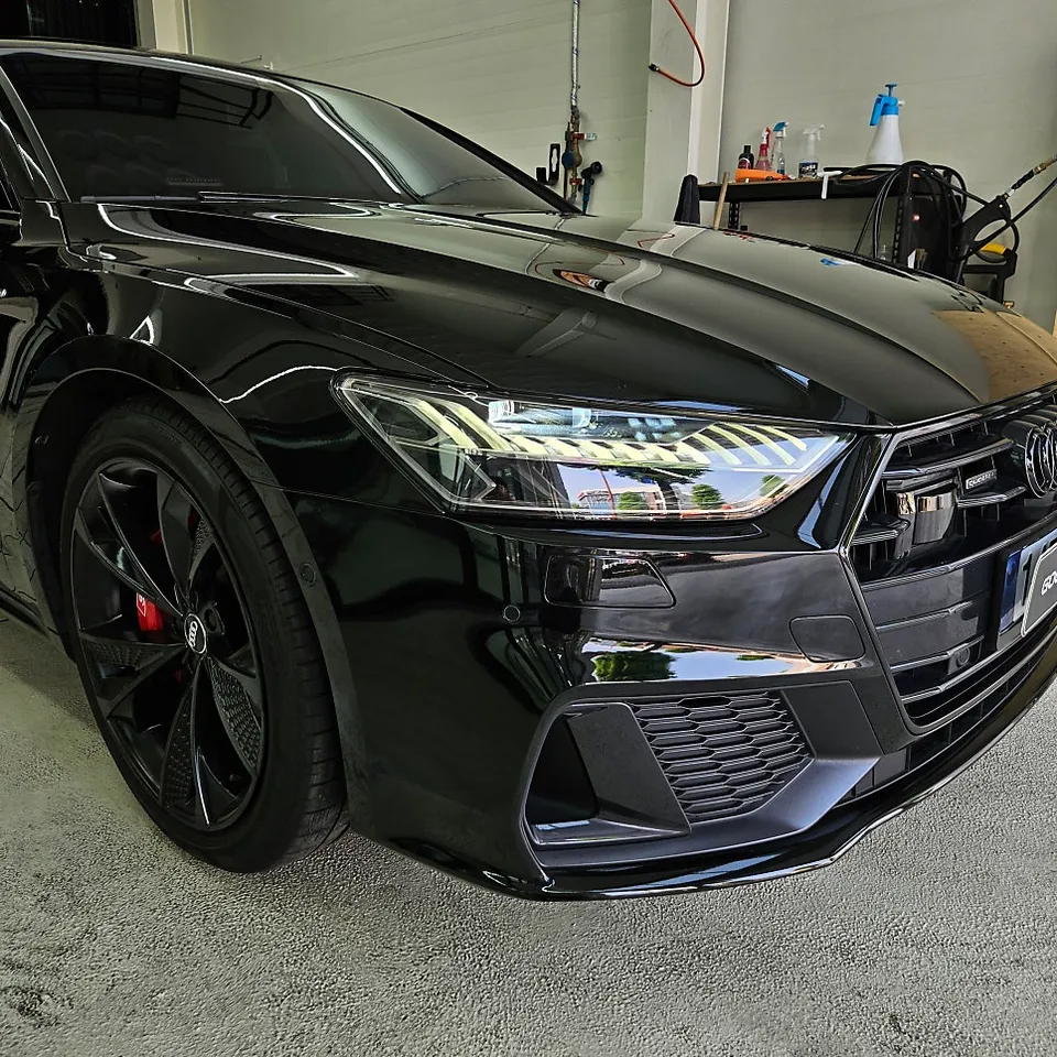 Audi A7のカーラッピング事例|クロームブラック化で印象激変 施工写真 3-3