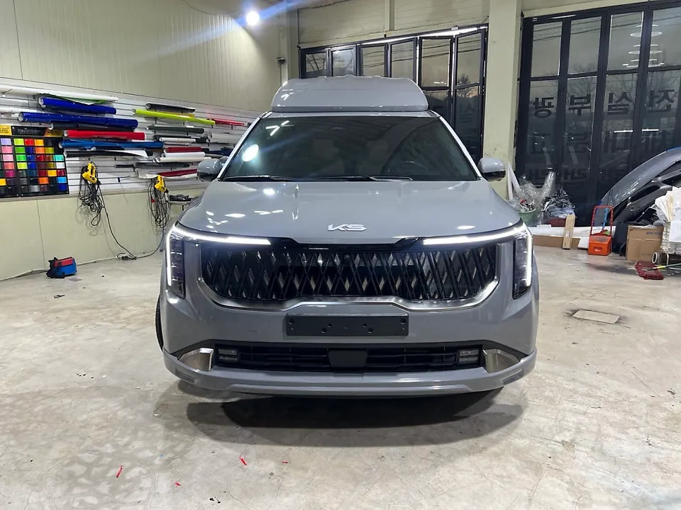 Kia Carnival Hi-Limousineのカーラッピング事例 写真
