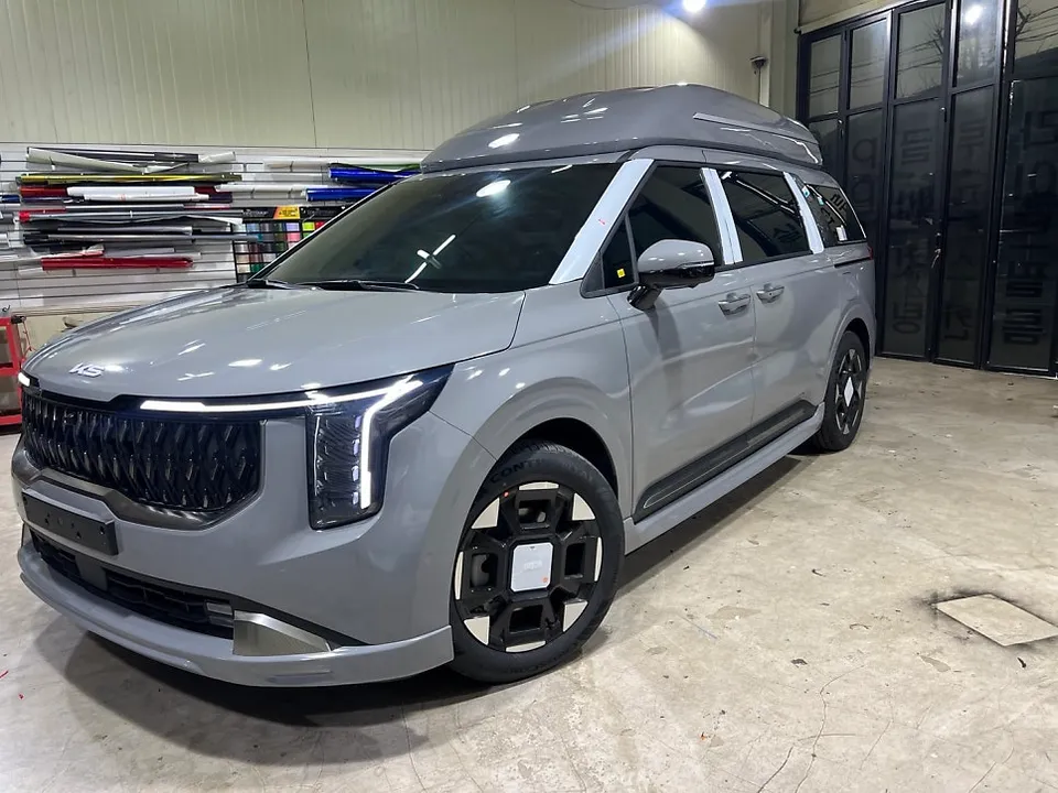 Kia Carnival Hi-Limousine vinyl wrap - Kia Carnival Hi-Limousine Vinyl Wrap Installation Review — Cost photo 5