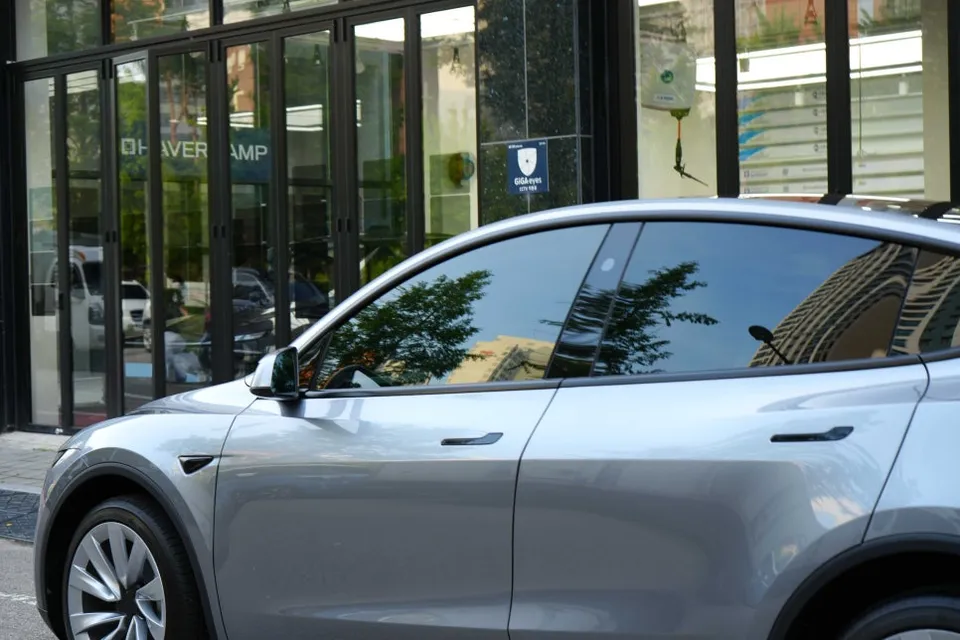 Tesla Model Y window tinting - Tesla Model Y Window Tinting Review: Solargard Film photo 3