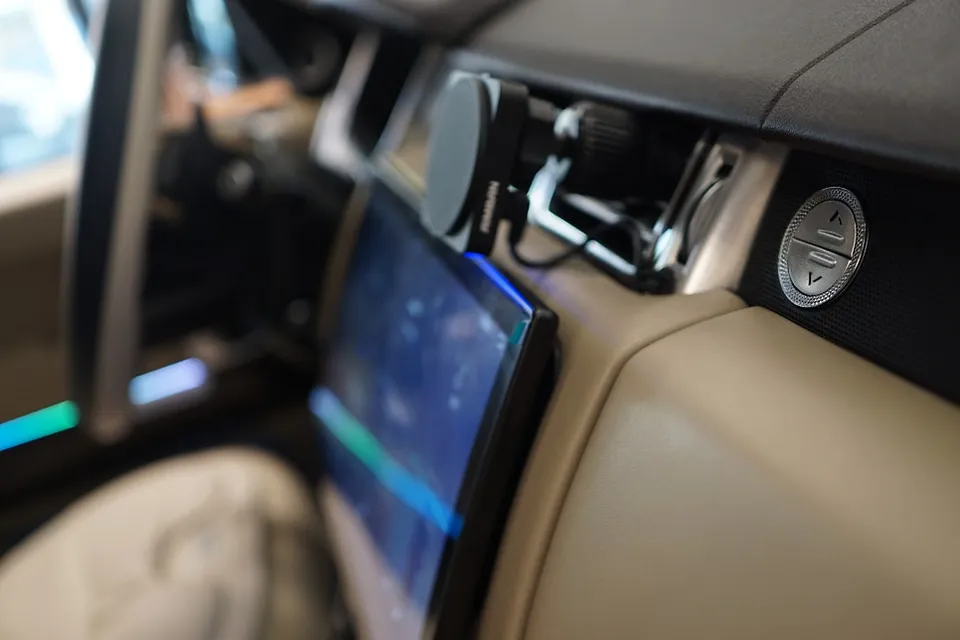 Land Rover Range Rover Vogue oem options - Land Rover Range Rover Vogue OEM Options Review — Enhanced Displa photo 5