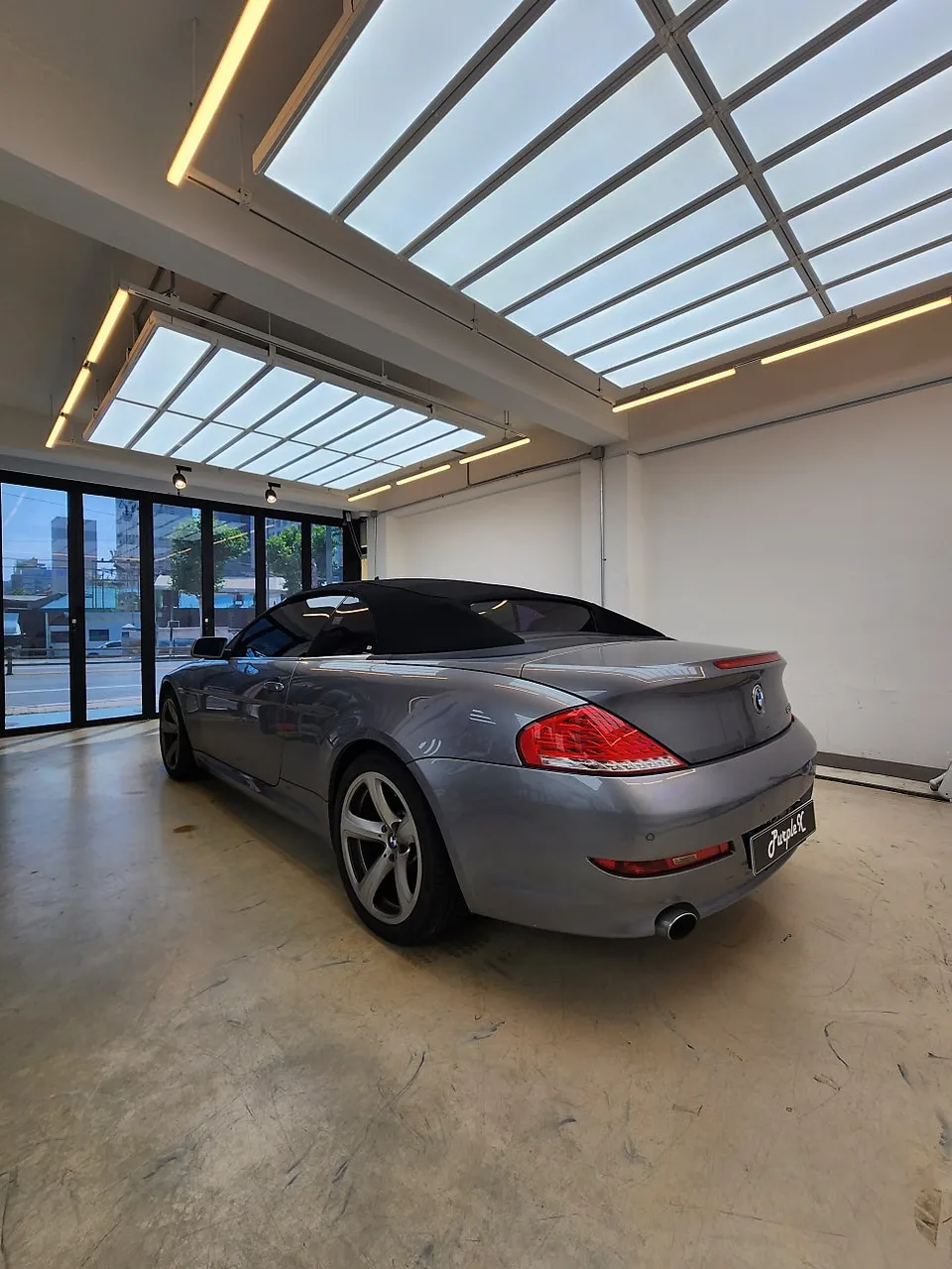 BMW 6 Series vinyl wrap - BMW 6 Series Vinyl Wrap Review: Cost & Results photo 4