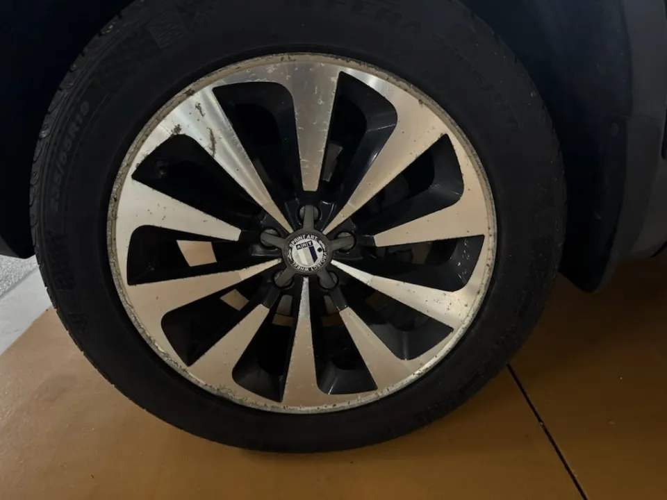 Kia Sorentoのホイールリペア・塗装事例 施工写真 3