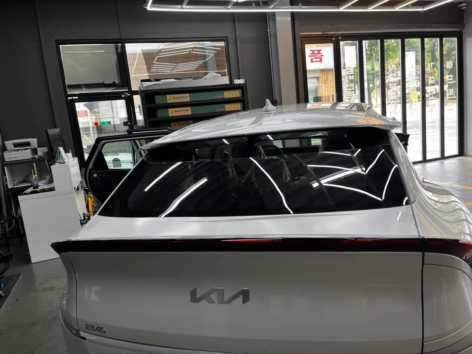 Kia EV6のカーフィルム施工事例 施工写真 4-1