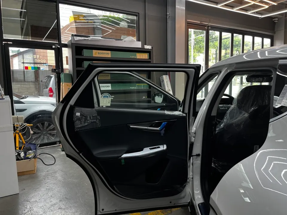 Kia EV6のカーフィルム施工事例 施工写真 1-2