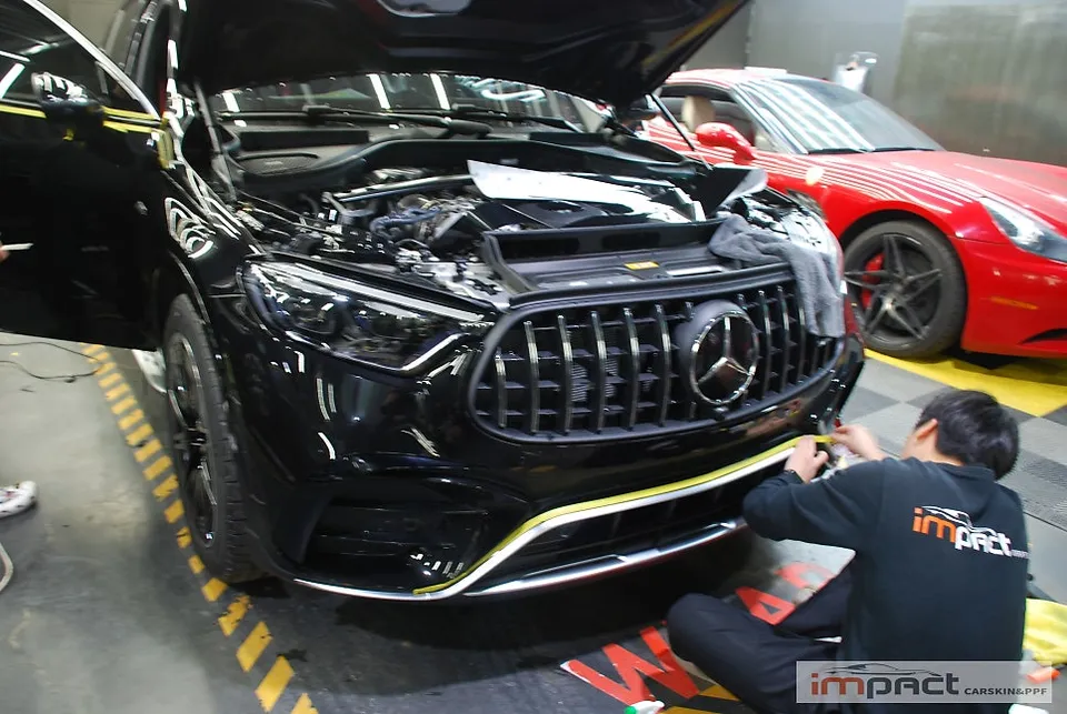 メルセデス・ベンツ GLC 43 AMGのカーラッピング事例 施工写真 2-3