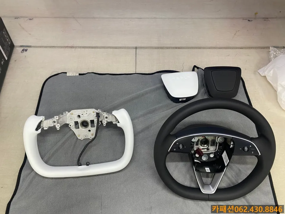 Tesla Model Y steering wheel - Tesla Model Y Steering Wheel Customization Review photo 3