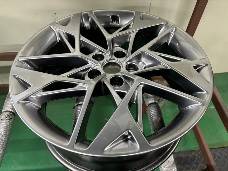 Genesis GV70のホイールリペア・塗装事例 施工写真 4-2
