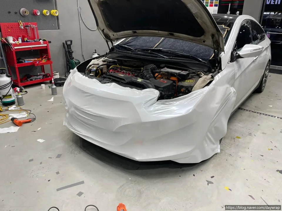 Hyundai i40のカーラッピング事例｜高級感ある仕上がり 施工写真 1-2