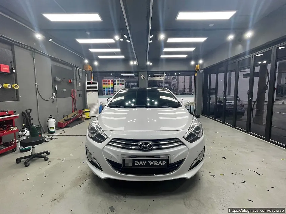 Hyundai i40のカーラッピング事例｜高級感ある仕上がり 施工写真 3-2