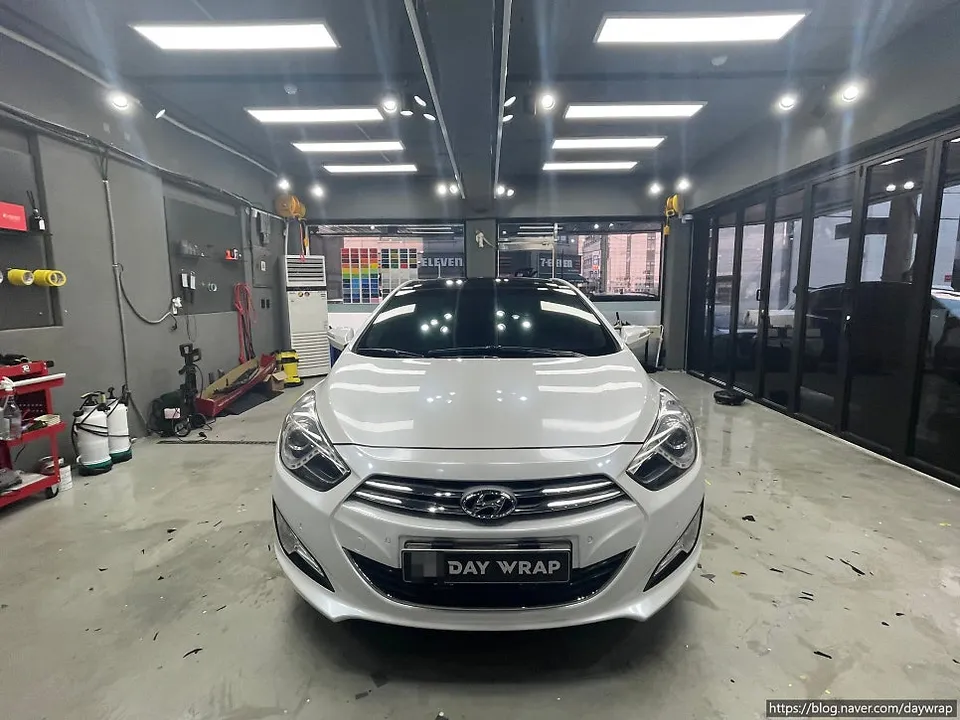 Hyundai i40のカーラッピング事例｜高級感ある仕上がり 施工写真 1-3