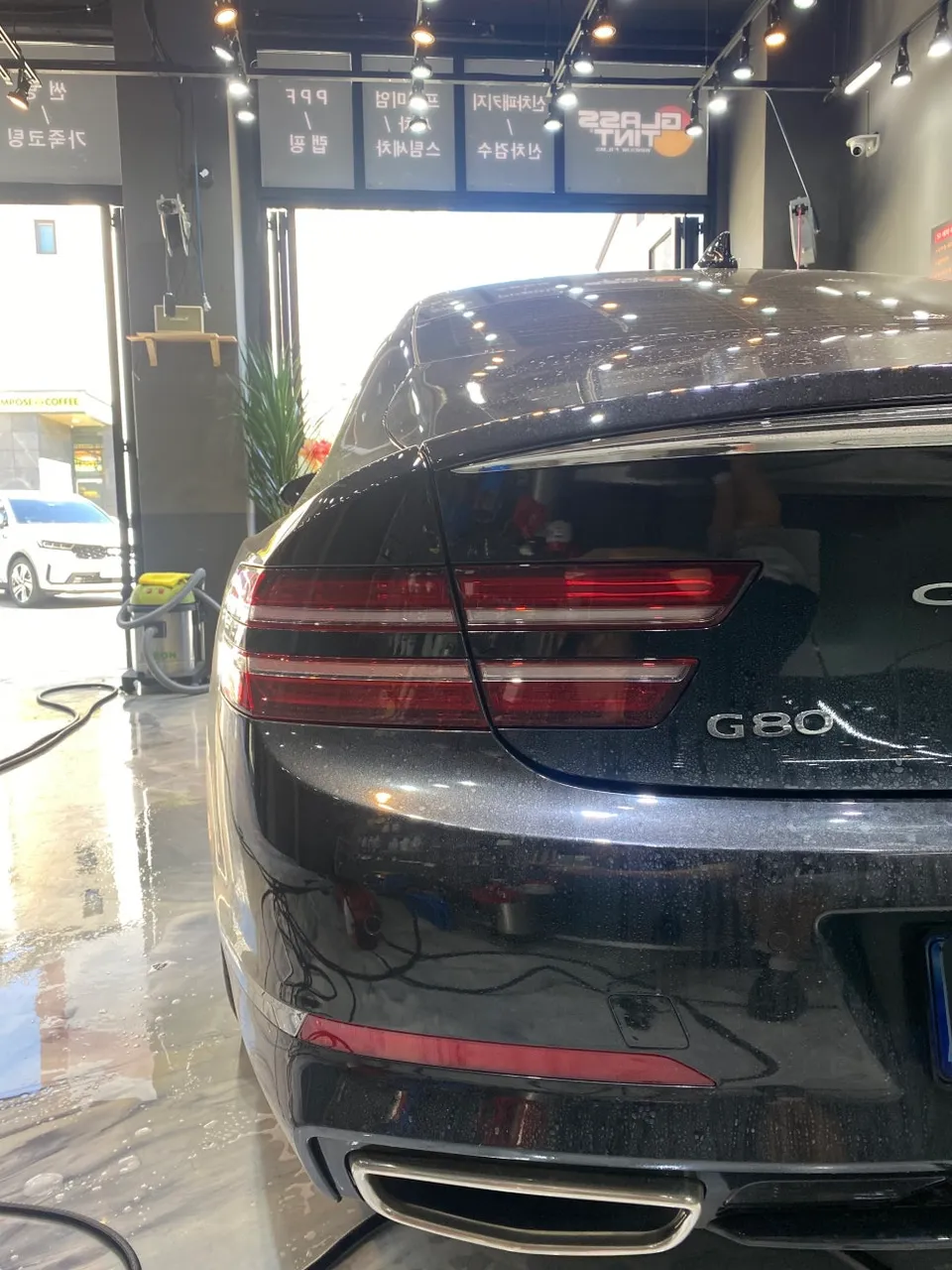 Genesis G80のガラスコーティング事例|費用目安・仕上がり 施工写真 2-1