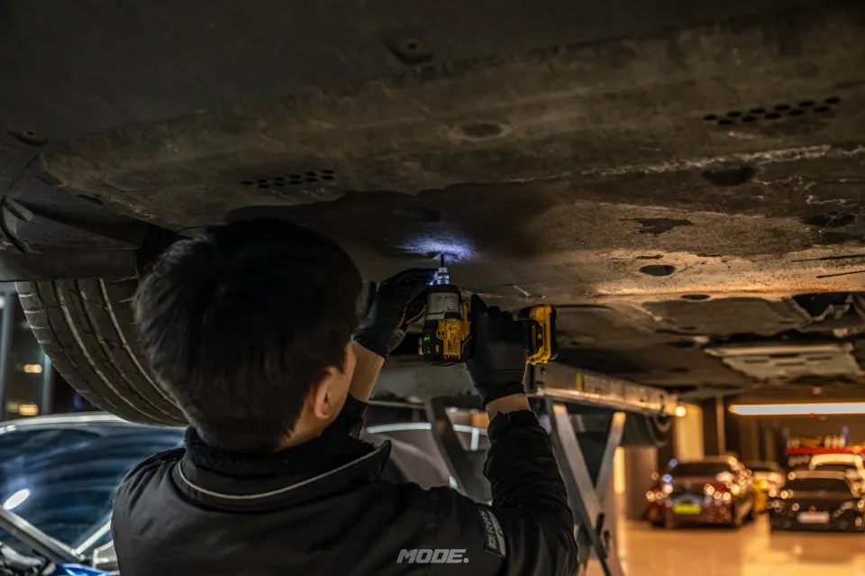 Porsche Panamera 4 body repair - Porsche Panamera 4 Body Repair & Painting Review photo 4