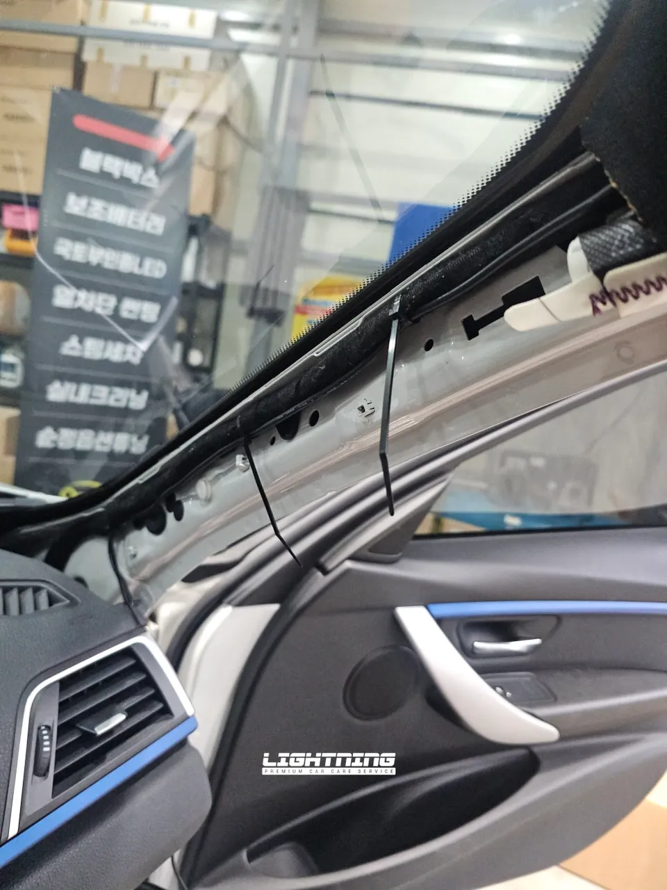 BMW 3 Seriesのドライブレコーダー取付事例 施工写真 1-2