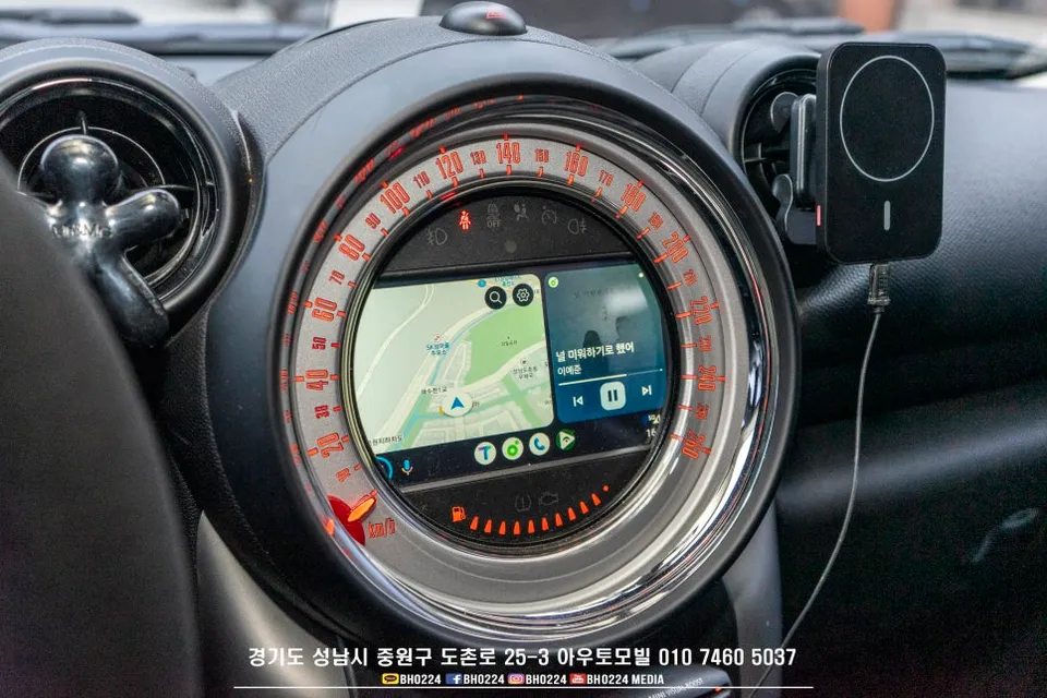 MINI Countryman R60のAndroid Auto・CarPlay取付事例 施工写真 4-2