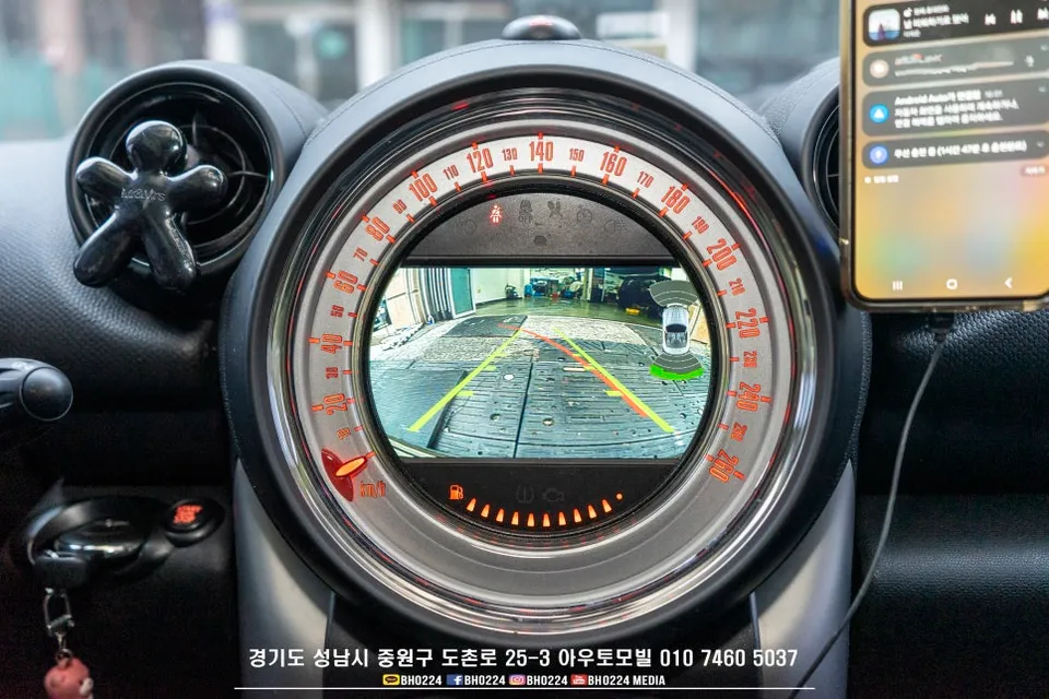 MINI Countryman R60のAndroid Auto・CarPlay取付事例 施工写真 1-3