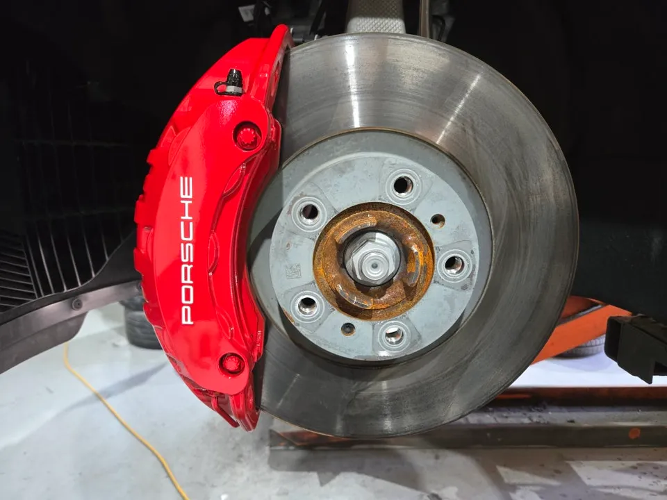 Porsche Taycanのホイールリペア・塗装事例 施工写真 4-2