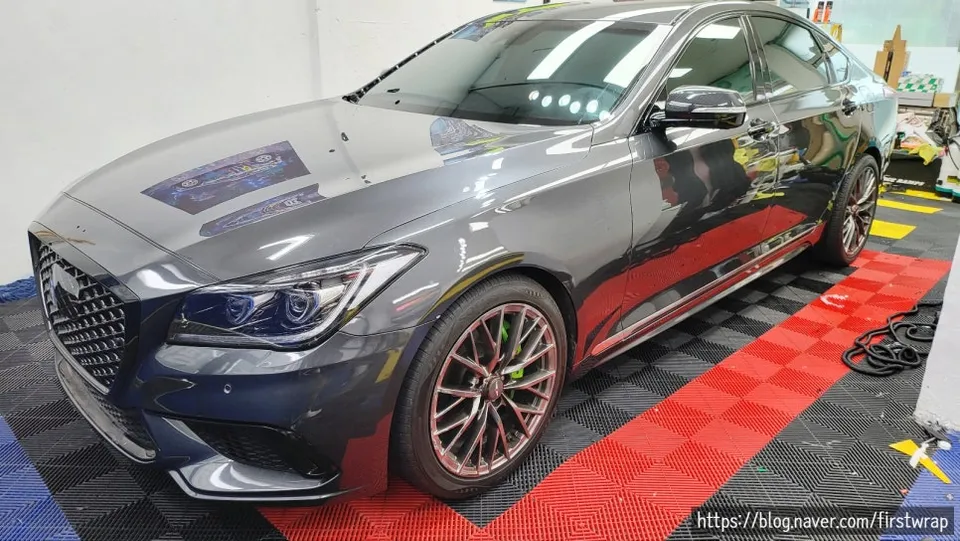 Genesis G80のPPF施工事例|ブラックカーボン調の高級感 施工写真 2-1
