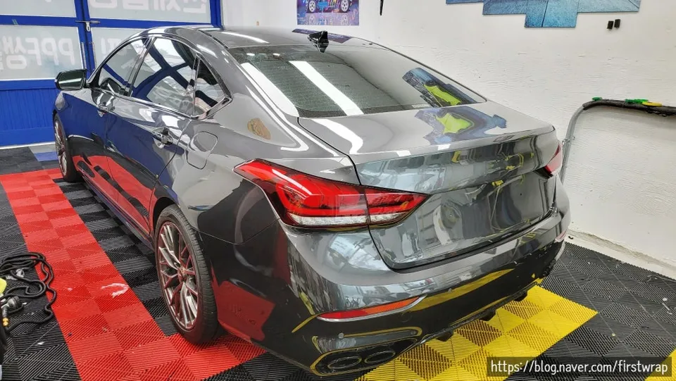 Genesis G80のPPF施工事例|ブラックカーボン調の高級感 施工写真 3-1