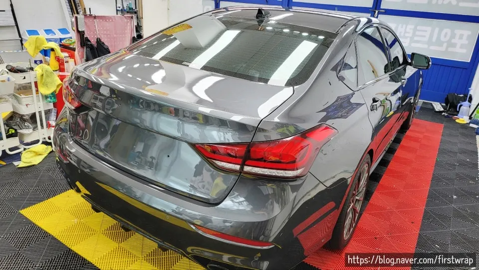 Genesis G80のPPF施工事例|ブラックカーボン調の高級感 施工写真 1-2