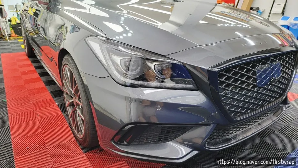 Genesis G80のPPF施工事例|ブラックカーボン調の高級感 施工写真 2-2