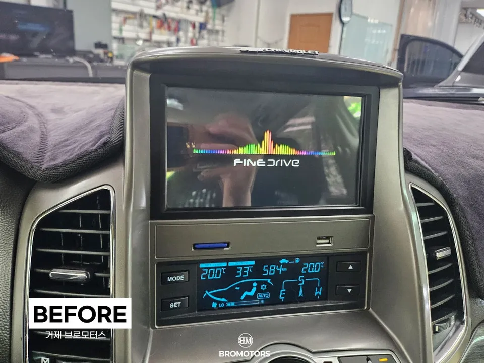 Chevrolet CaptivaのAndroid Auto・CarPlay取付事例 施工写真 2-1