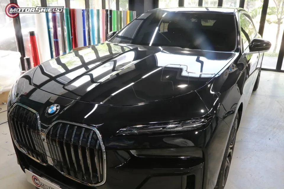 BMW 7 Seriesのカーラッピング事例|費用目安・仕上がり 施工写真 1-1