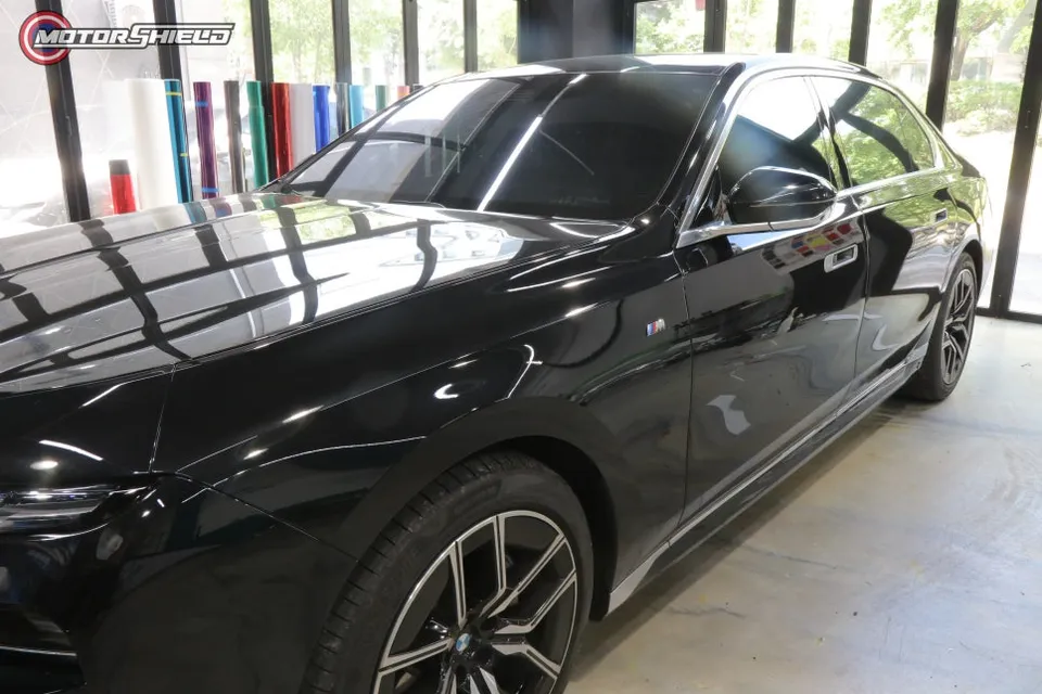 BMW 7 Seriesのカーラッピング事例|費用目安・仕上がり 施工写真 2-1