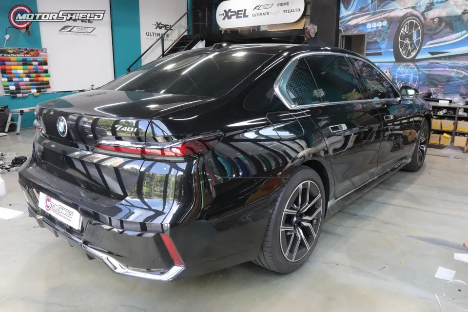 BMW 7 Seriesのカーラッピング事例|費用目安・仕上がり 施工写真 2-2