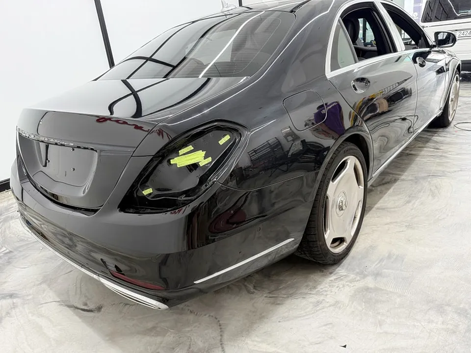 メルセデス・ベンツ Sクラス W222 カーラッピング事例 施工写真 2-2