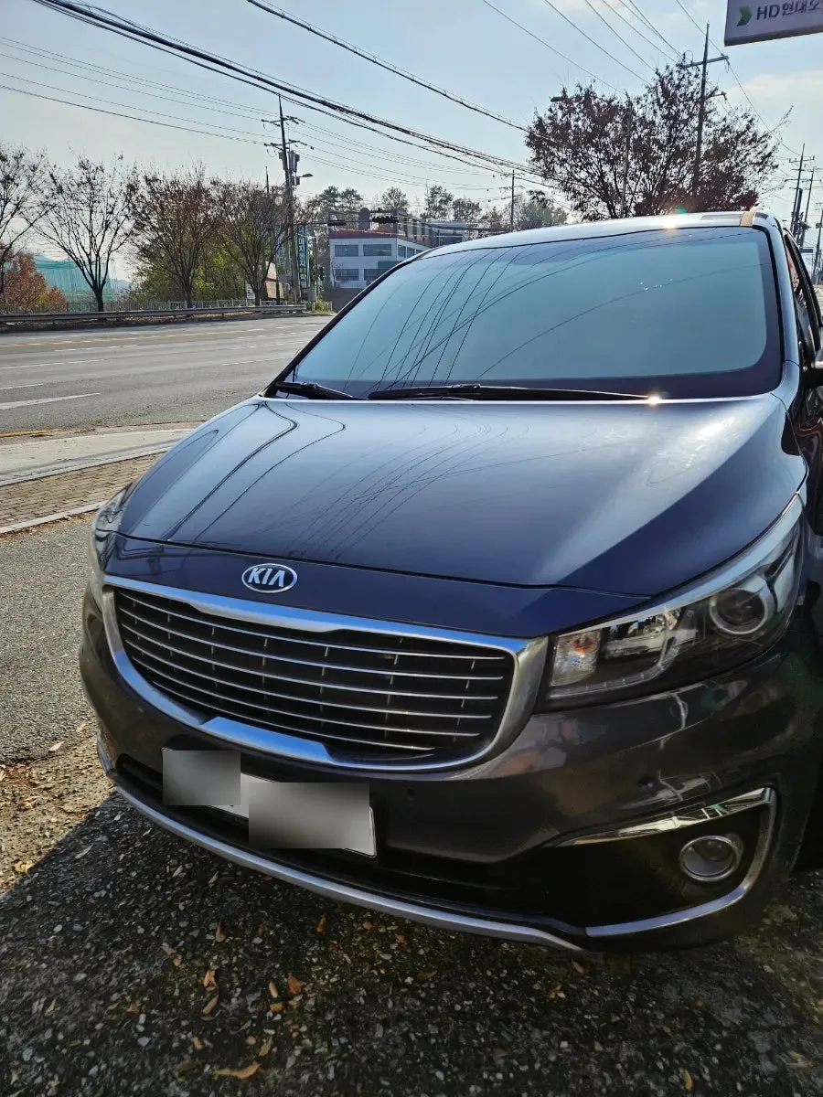 Kia Carnivalのカーフィルム施工事例｜断熱・スモークフィルムの効果 施工写真 2-2