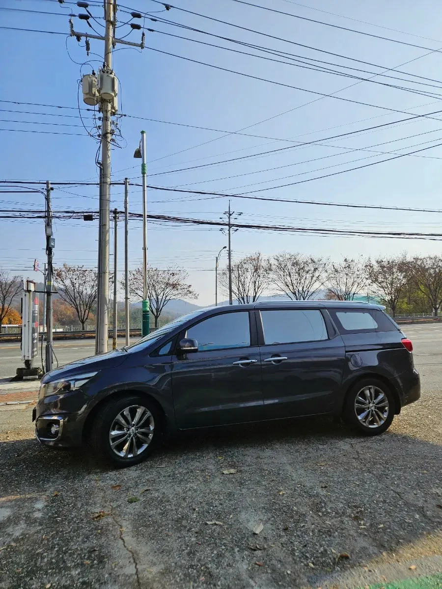 Kia Carnivalのカーフィルム施工事例｜断熱・スモークフィルムの効果 施工写真 3-2