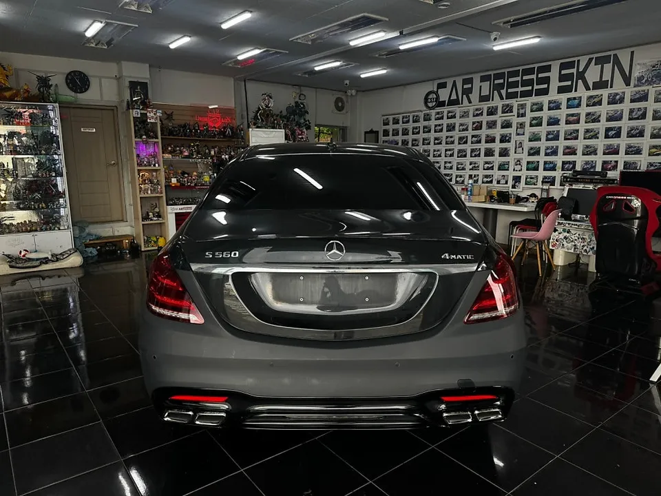 Mercedes-Benz S-Class W222のカーラッピング事例 施工写真 2-2
