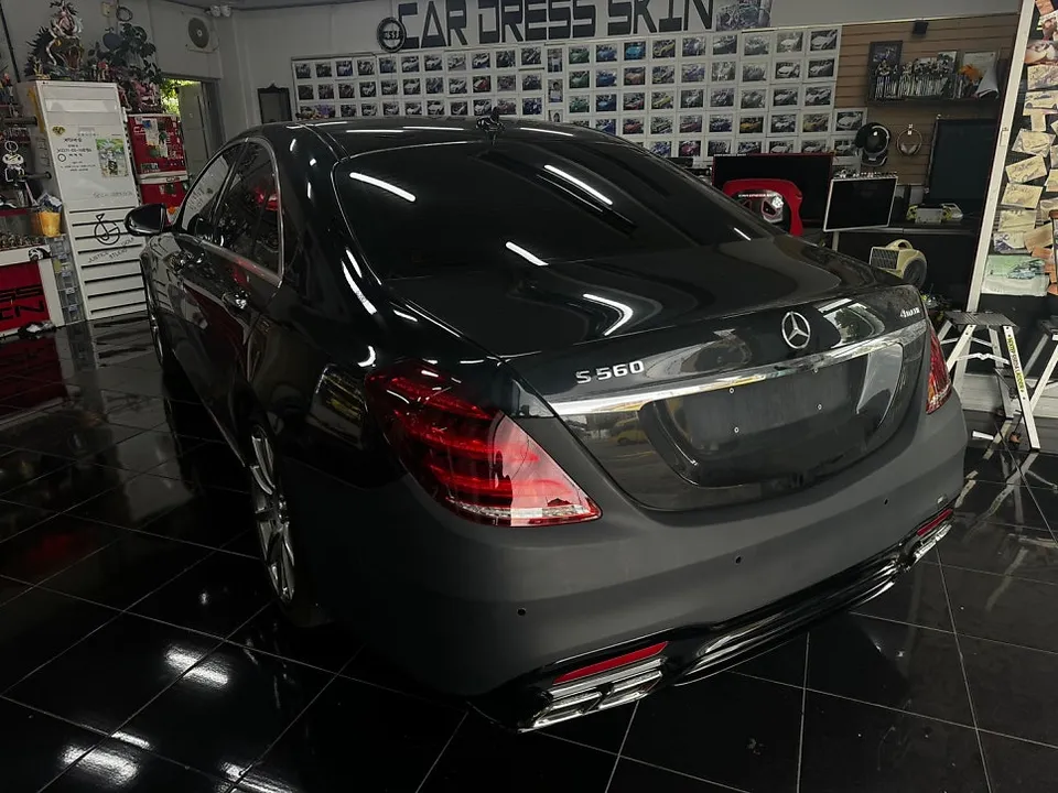 Mercedes-Benz S-Class W222のカーラッピング事例 施工写真 3-2