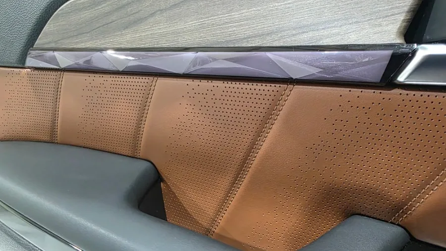 Kia Mohave The Master ambient lighting - Kia Mohave Ambient Lighting Review - Crystal Glow Upgrade photo 3