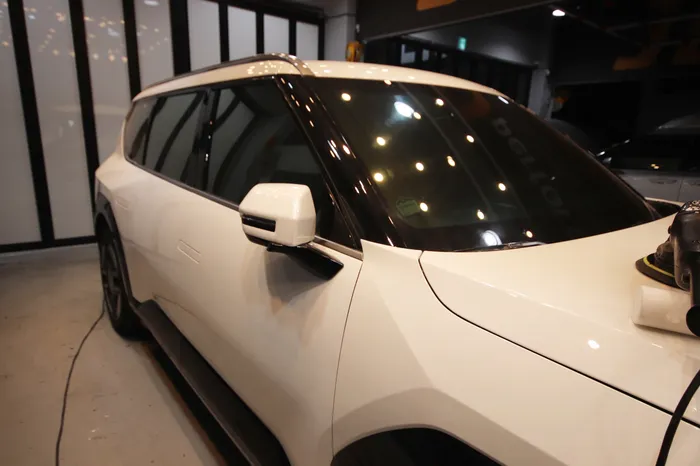 Kia EV9のガラスコーティング事例 施工写真 3