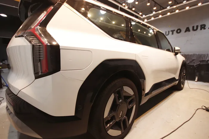 Kia EV9のガラスコーティング事例 施工写真 4