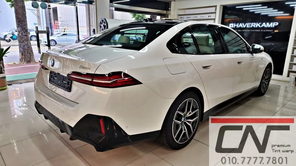 BMW 5 Series G60のカーフィルム施工事例 施工写真 5
